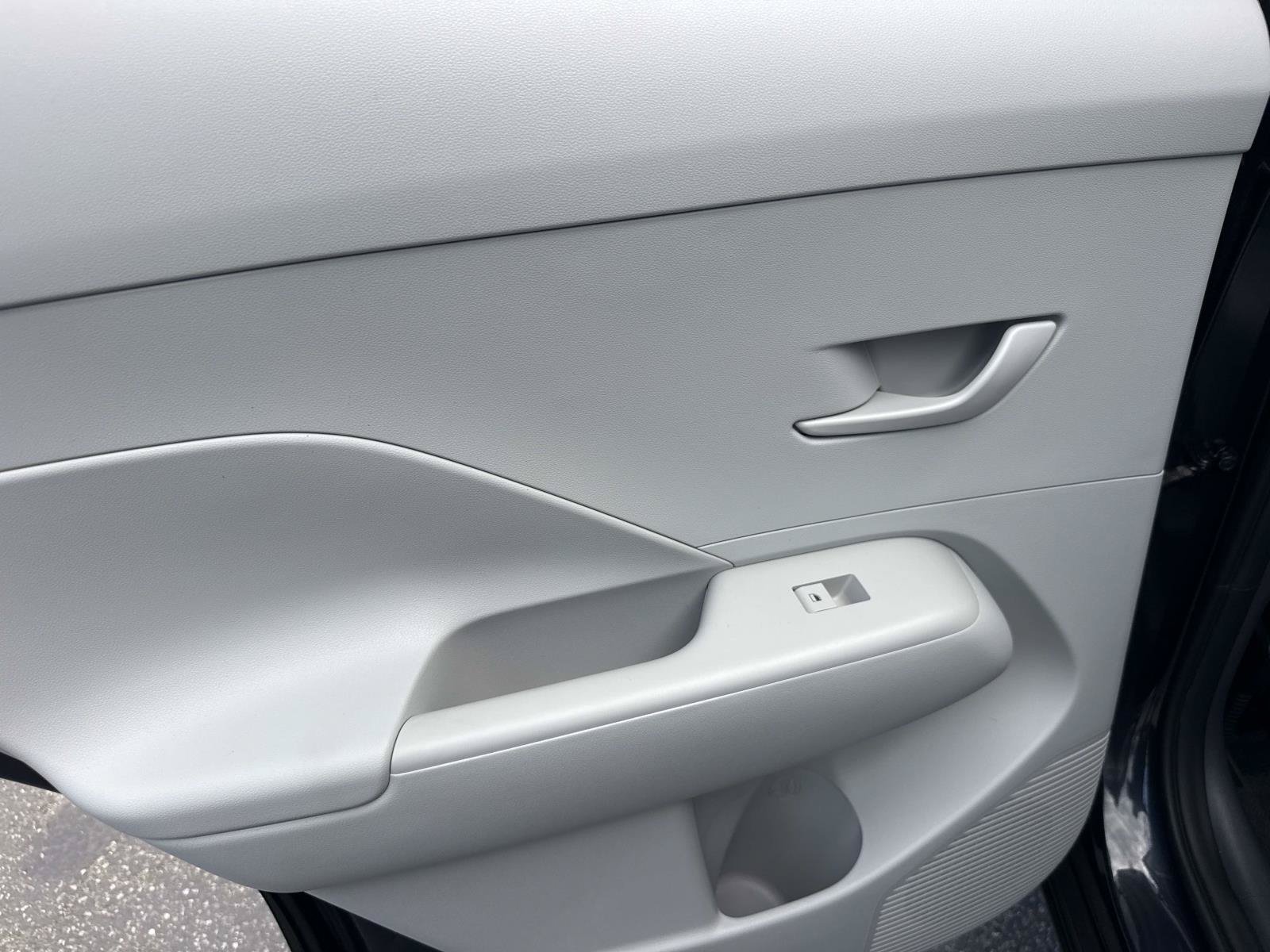 Used 2024 Hyundai Kona SEL FWD image 8