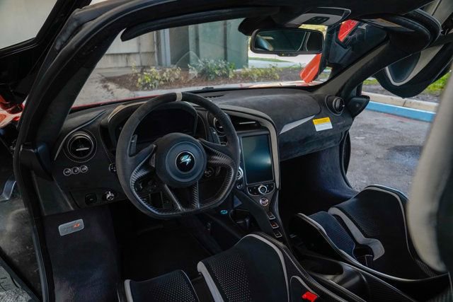 Used 2021 McLaren 765LT image 3