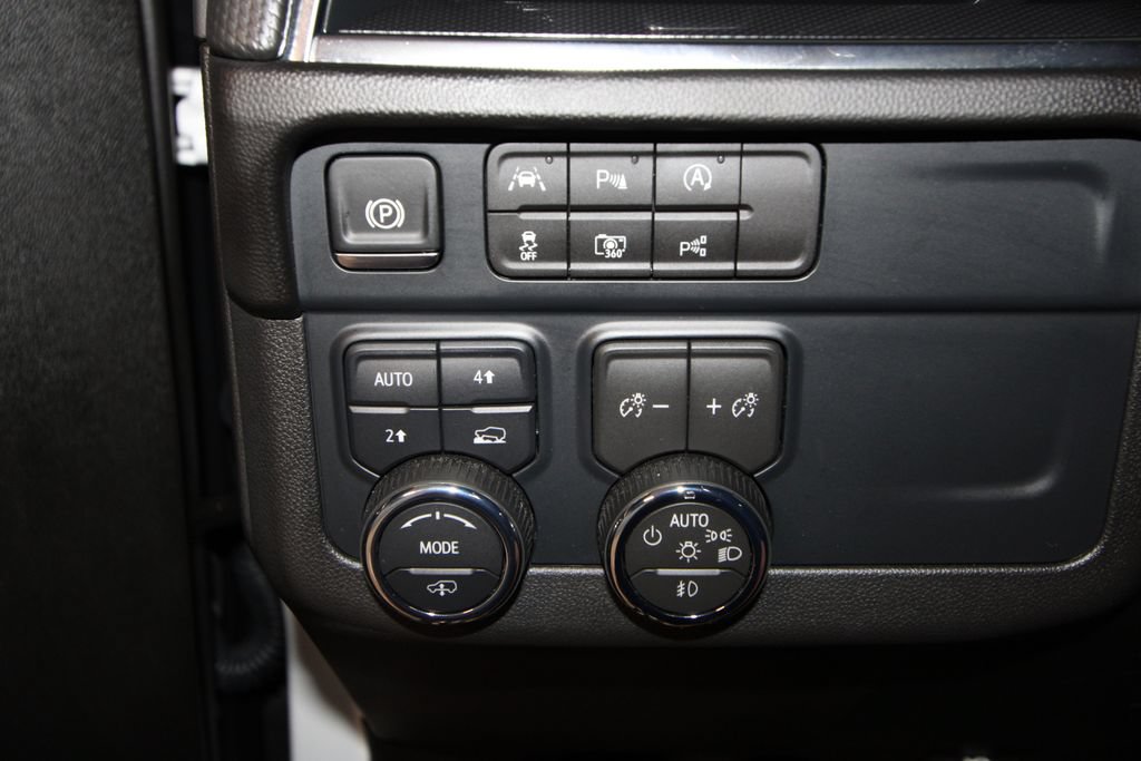Used 2026 Chevrolet Tahoe RST w/ RST Capability Package AWD/4WD image 10