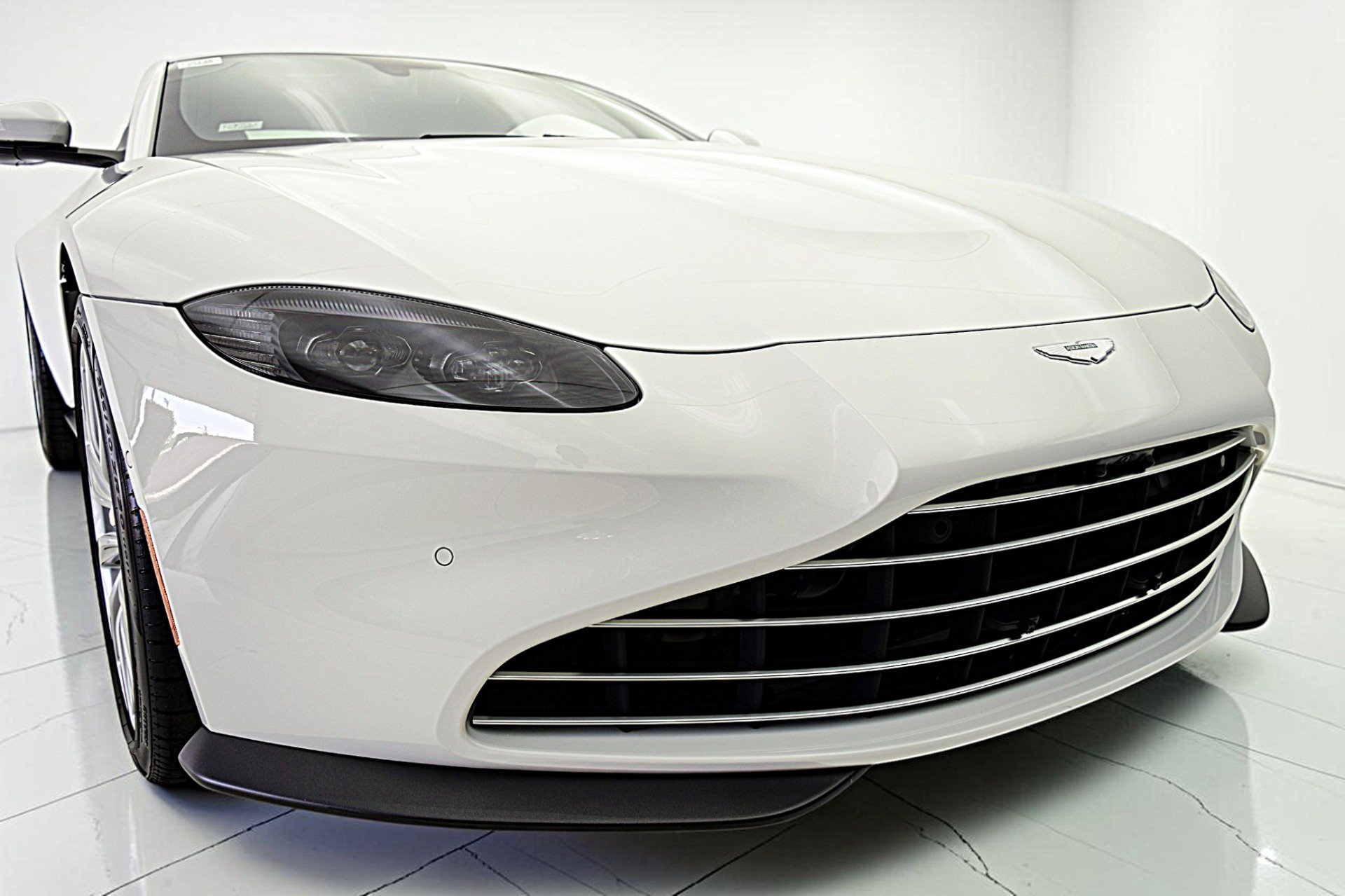 Used 2023 Aston Martin V8 Vantage Roadster RWD image 14