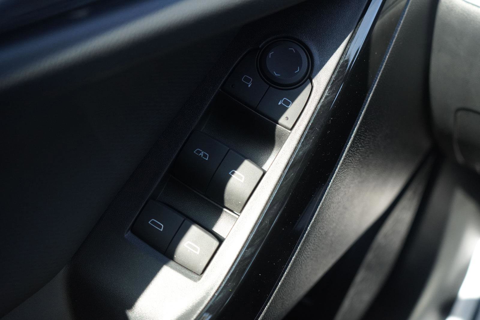 New 2025 Chevrolet Equinox LT w/ Convenience Package II image 18