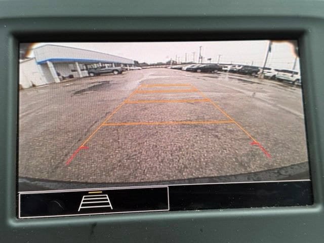 Used 2023 Chevrolet Equinox LT AWD/4WD image 2