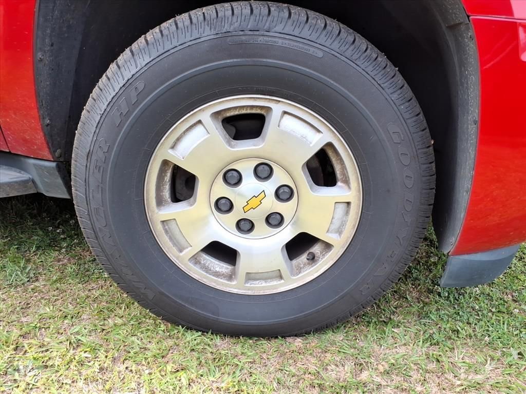 Used 2011 Chevrolet Avalanche LT RWD image 2