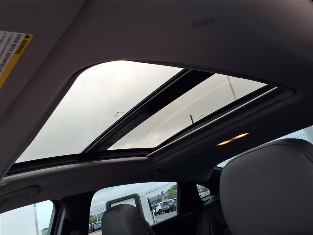 Used 2021 Chevrolet Malibu LT w/ Leather Package FWD image 9