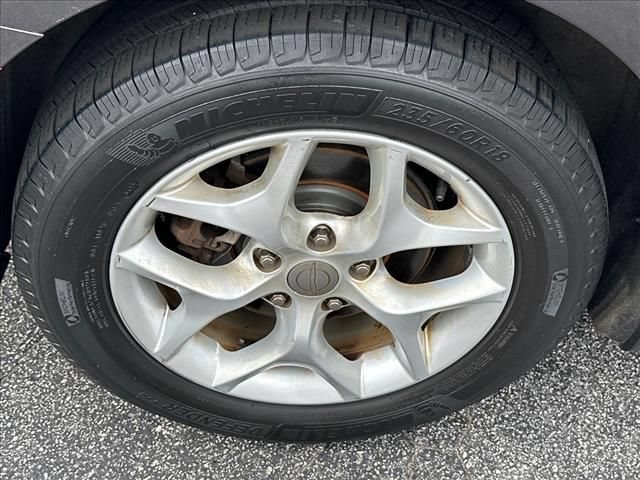 Used 2017 Chrysler Pacifica Touring Plus w/ Tire & Wheel Group FWD image 33