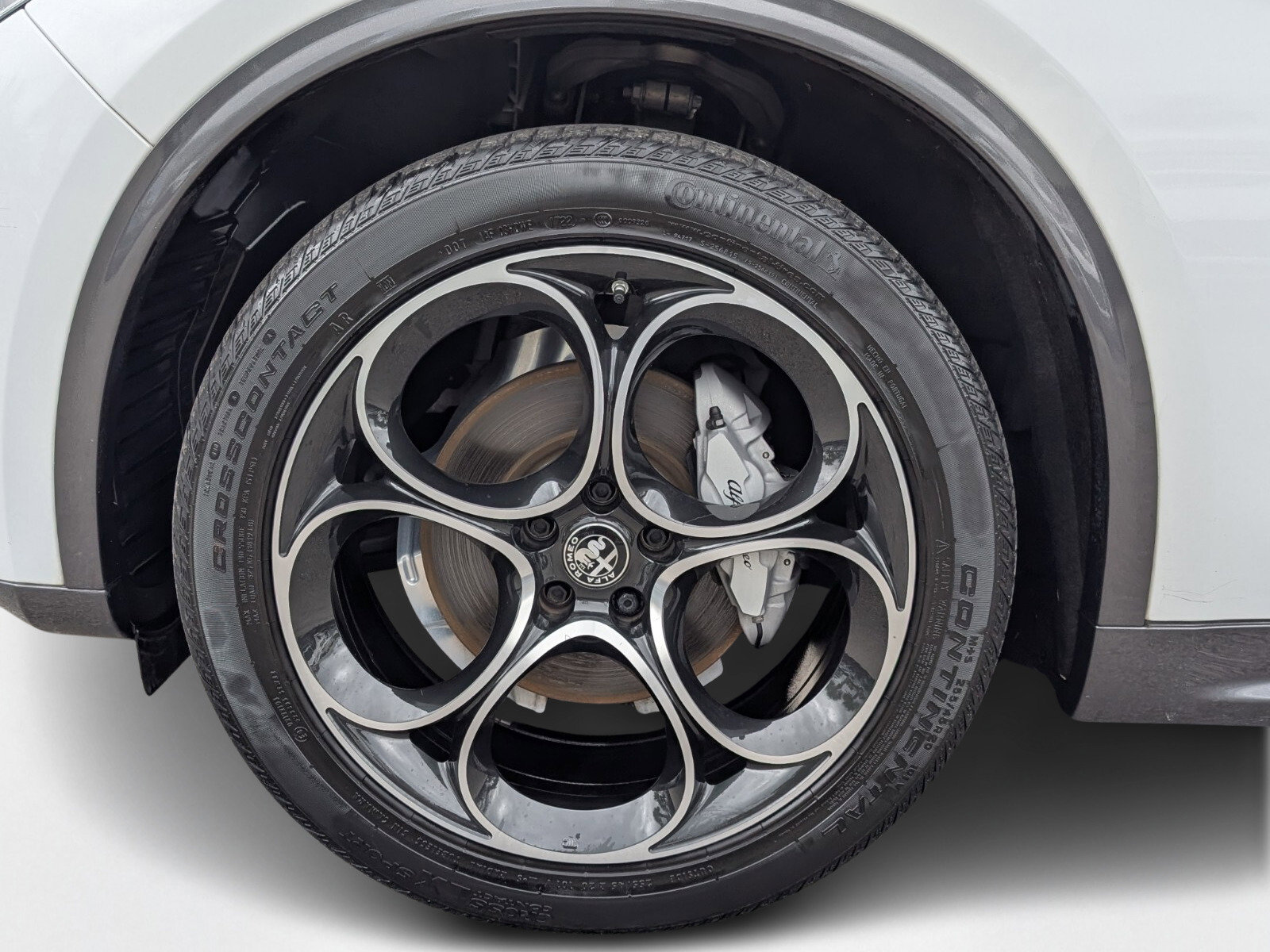 Used 2023 Alfa Romeo Stelvio Ti image 6