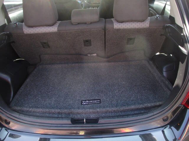 Used 2015 Toyota Yaris L image 8