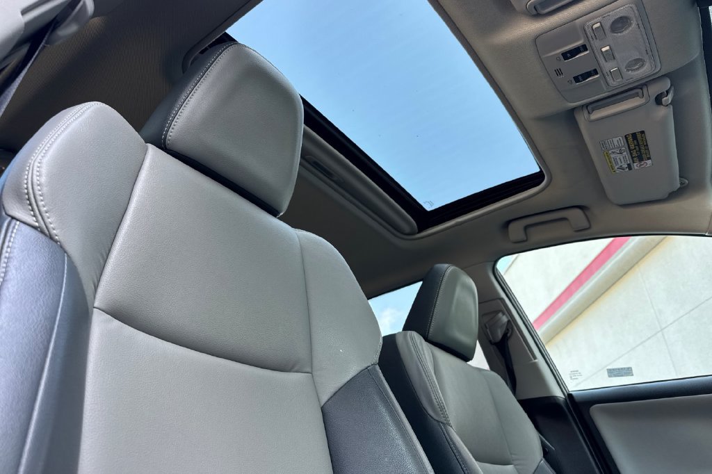 Used 2014 Toyota RAV4 Limited w/ Technology Package FWD image 16
