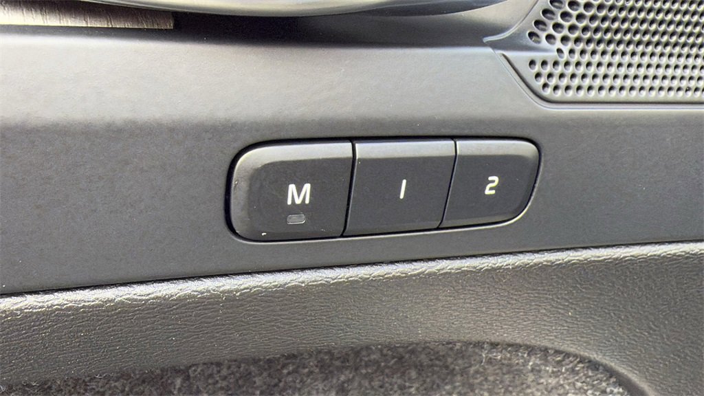 Certified 2025 Volvo XC40 B5 Plus image 14