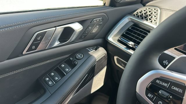 New 2026 BMW X7 M60i image 17