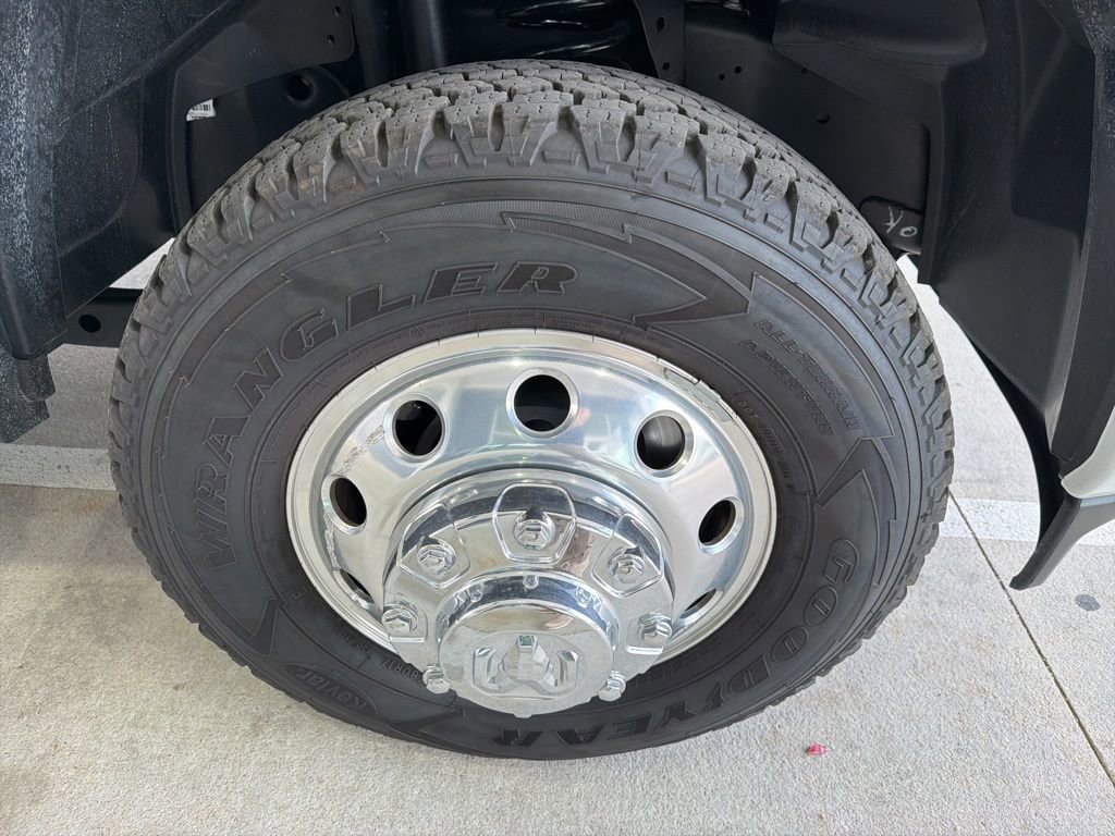 Used 2025 RAM 3500 Laramie image 12