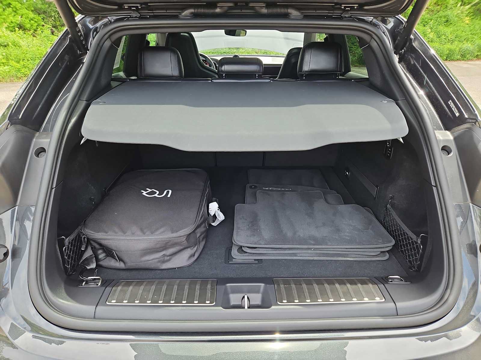 Certified 2025 Porsche Macan 4S Electric AWD/4WD image 49