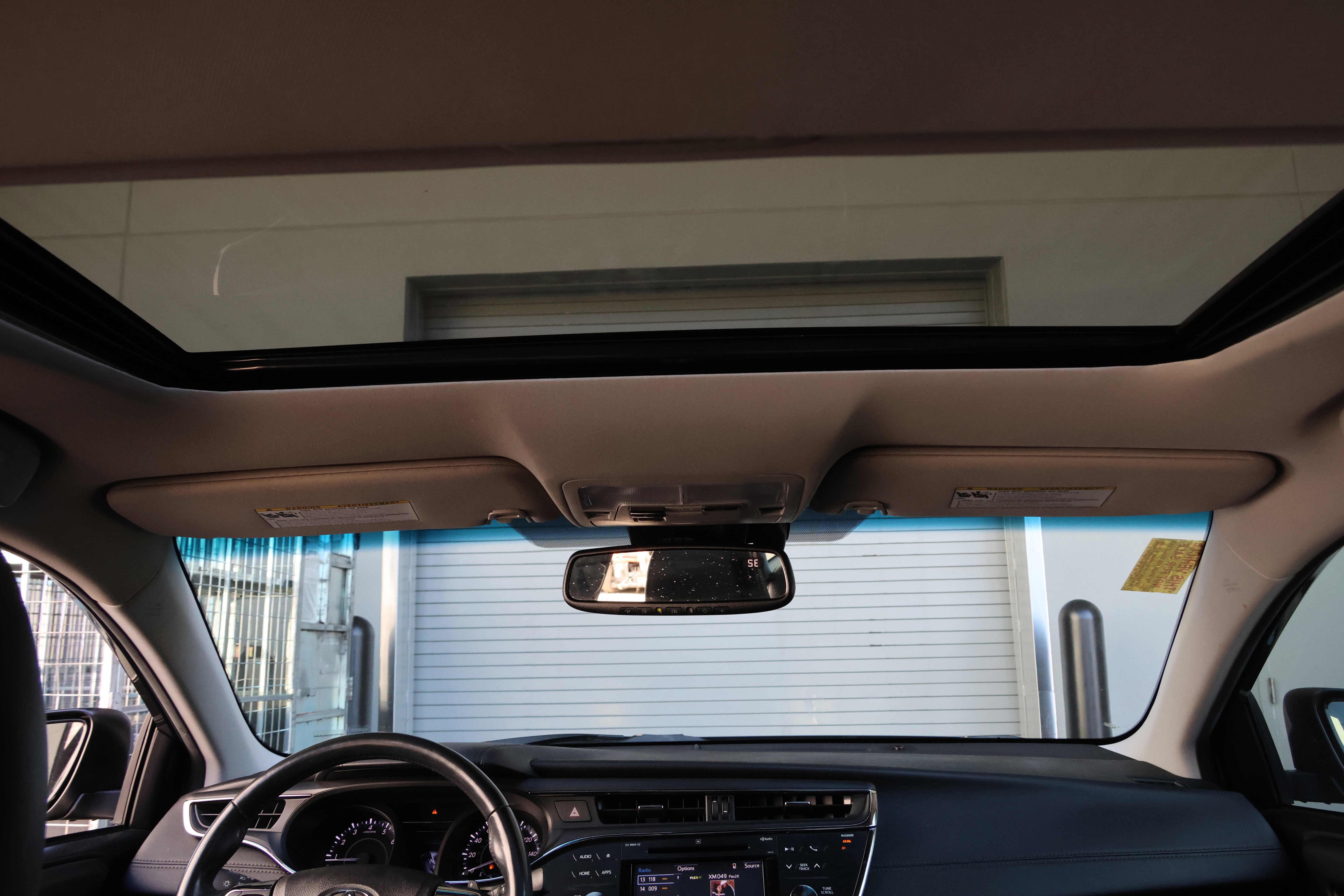 Used 2017 Toyota Avalon Limited image 30