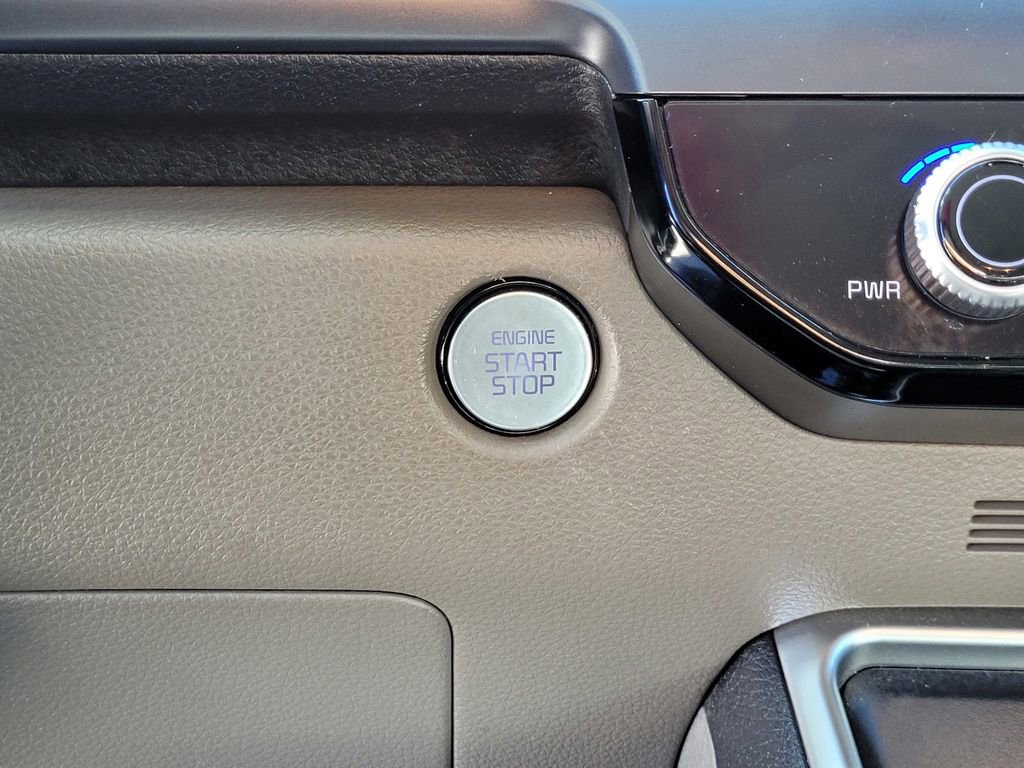 Used 2025 Kia Carnival image 23