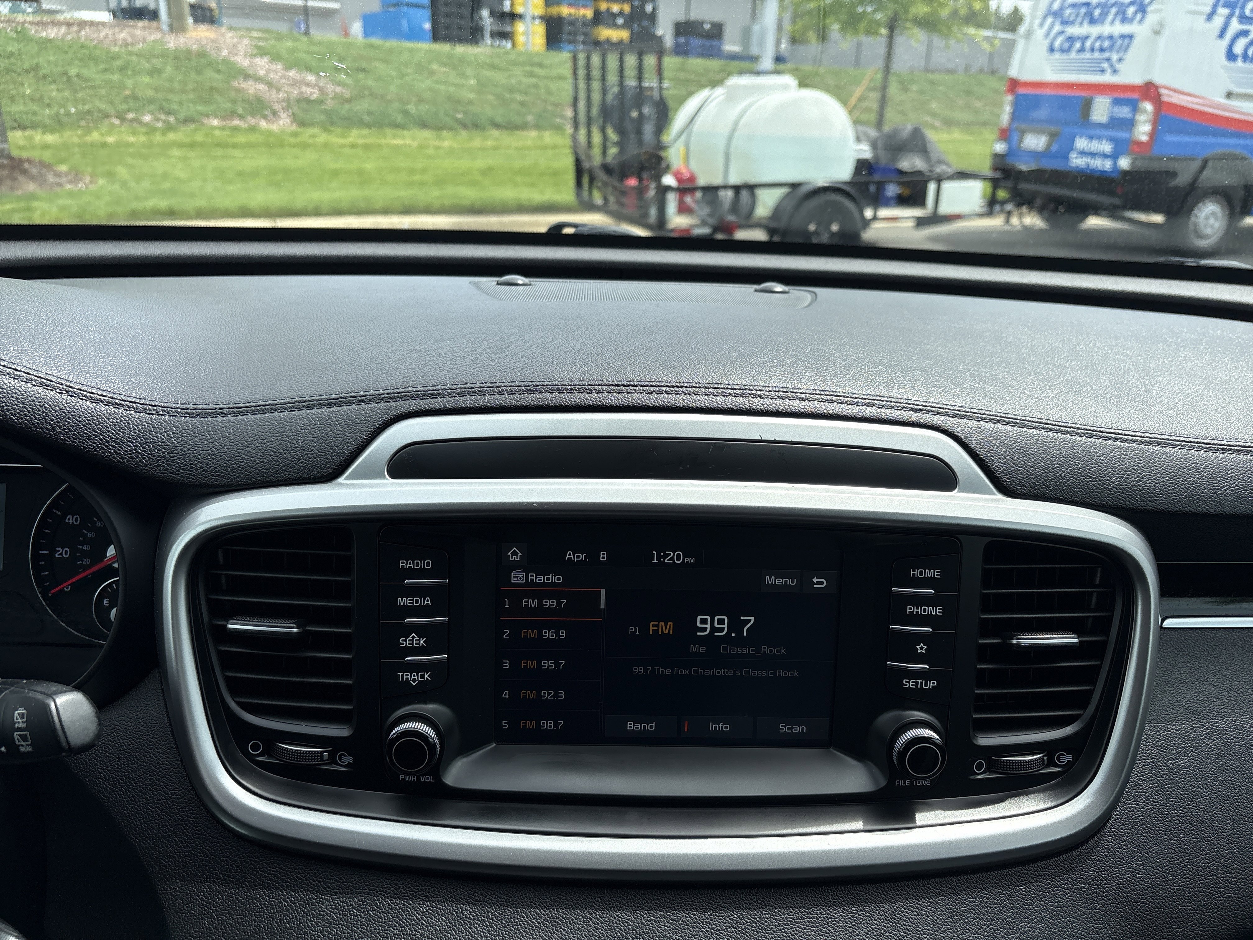 Used 2019 Kia Sorento LX image 26