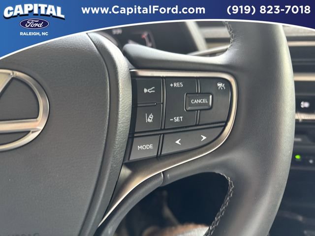 Used 2022 Lexus UX 250h w/ Premium Package image 23