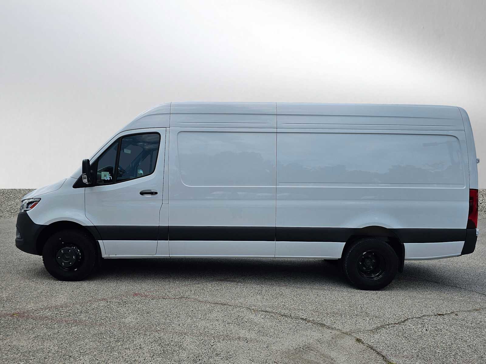 Used 2024 Mercedes-Benz Sprinter 3500 image 5