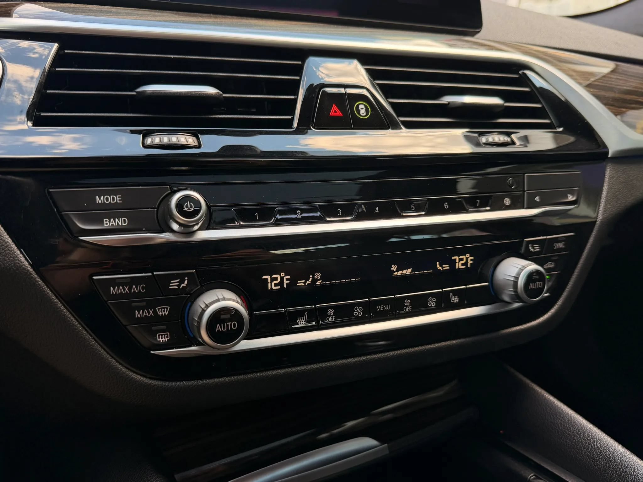 Used 2020 BMW 530i xDrive w/ Convenience Package AWD/4WD image 12