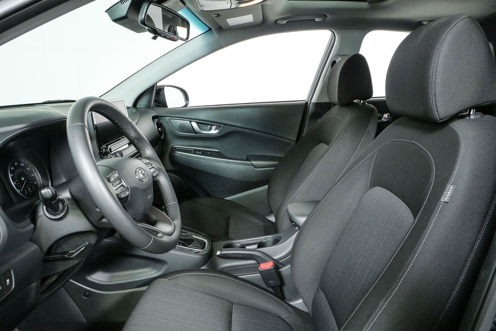 Used 2023 Hyundai Kona SEL w/ Convenience Package FWD image 5
