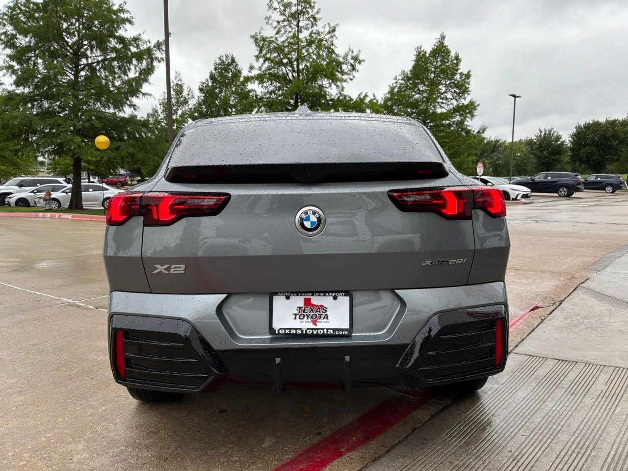 Used 2025 BMW X2 xDrive28i w/ M Sport Package AWD/4WD image 7