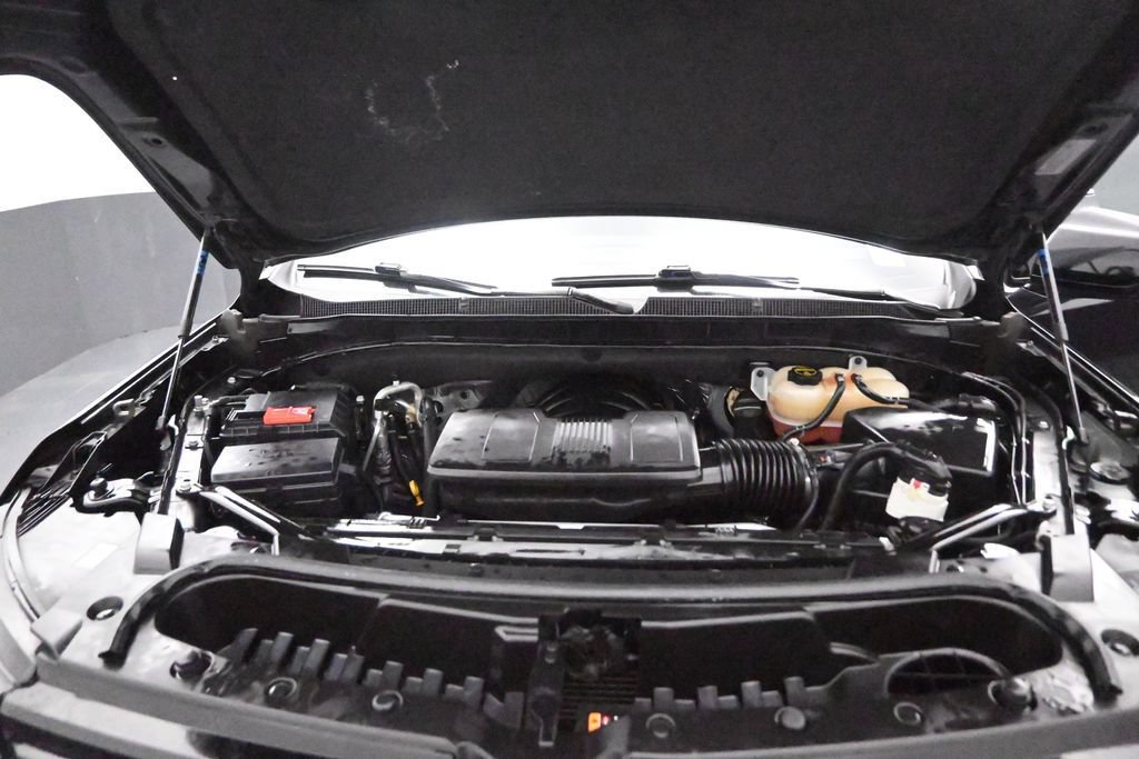 Used 2025 Chevrolet Suburban LS RWD image 16