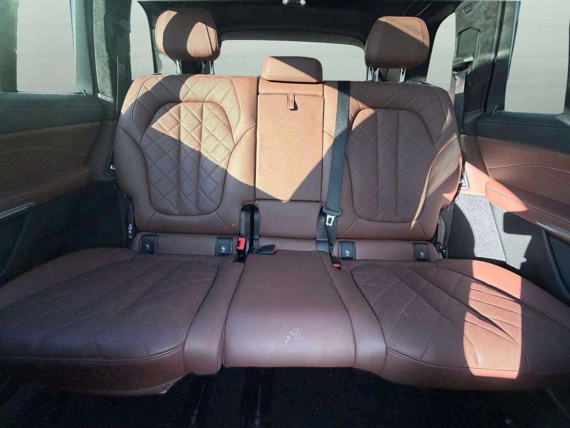 Used 2023 BMW X7 xDrive40i w/ Executive Package image 19