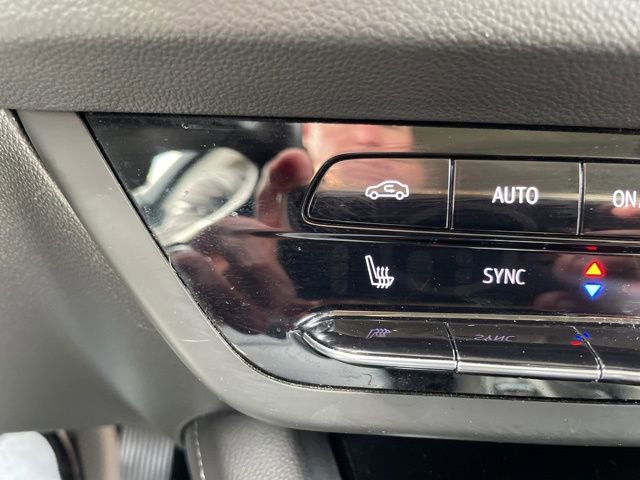 Used 2023 Buick Envision Essence image 36