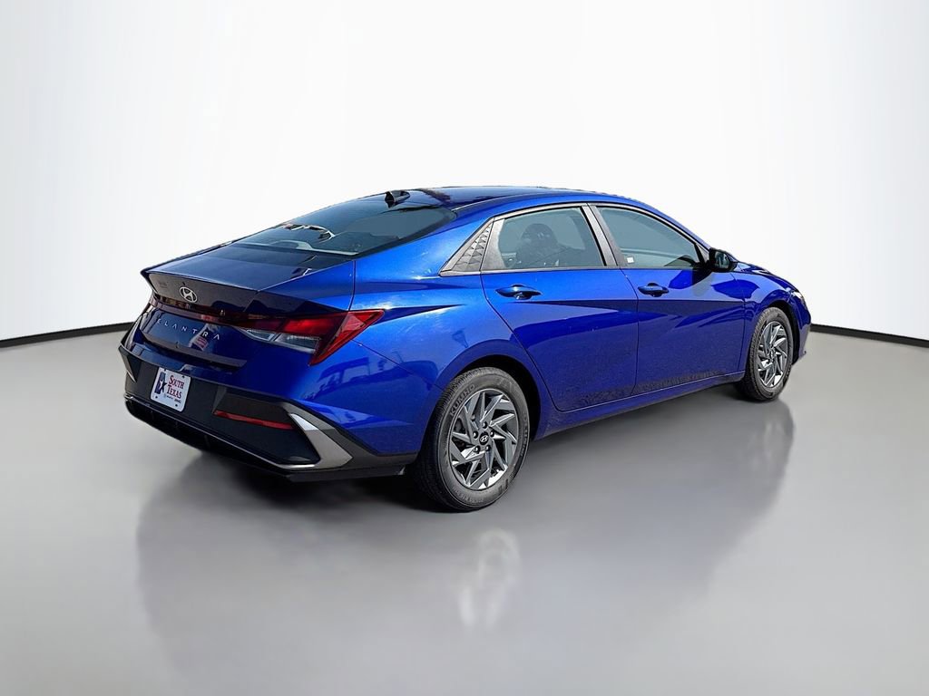Used 2024 Hyundai Elantra SEL image 7
