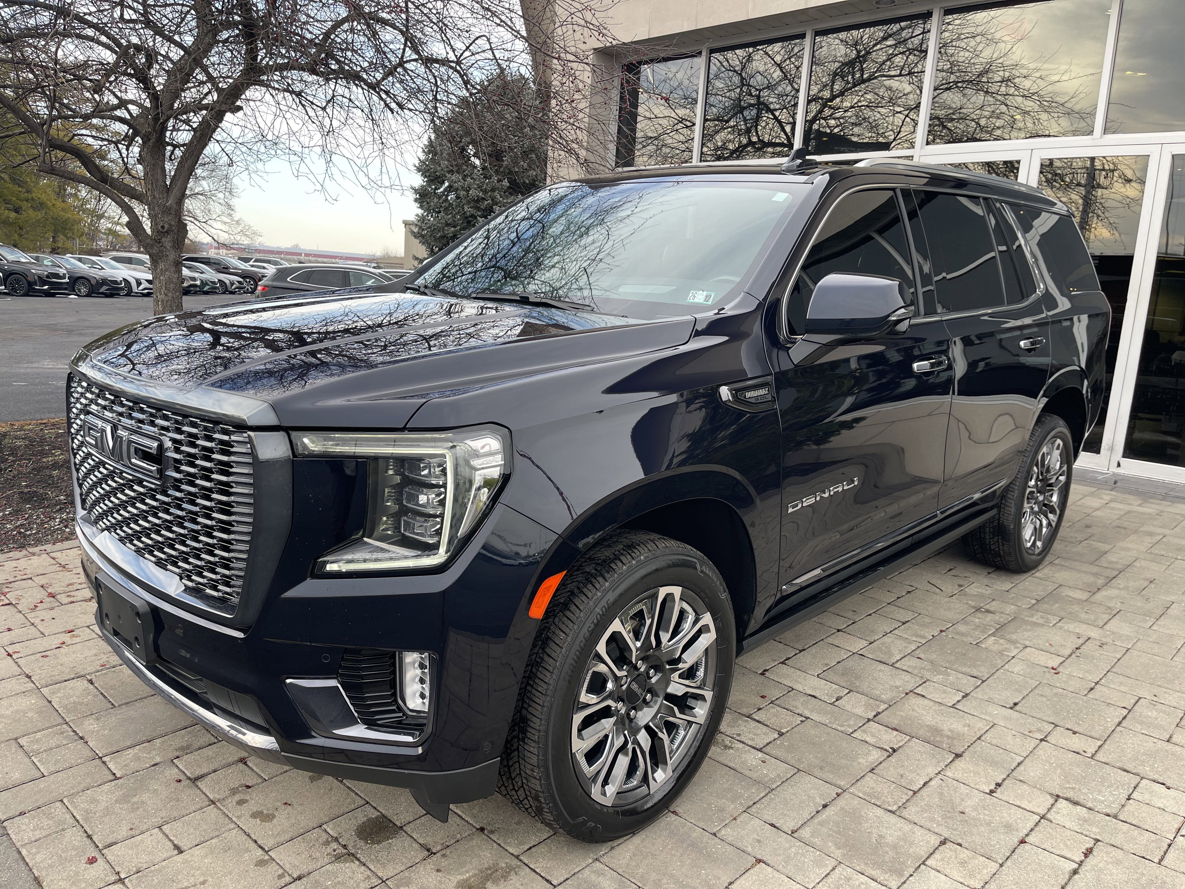 Used 2023 GMC Yukon Denali Ultimate image 3
