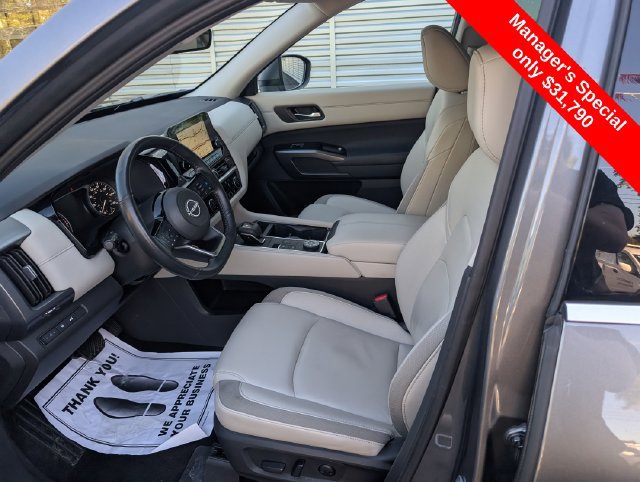 Used 2024 Nissan Pathfinder SL AWD/4WD image 14