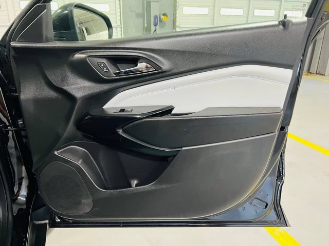Used 2025 Chevrolet Trax LT FWD image 29