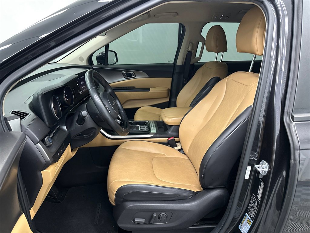 Used 2022 Kia Carnival LX image 9