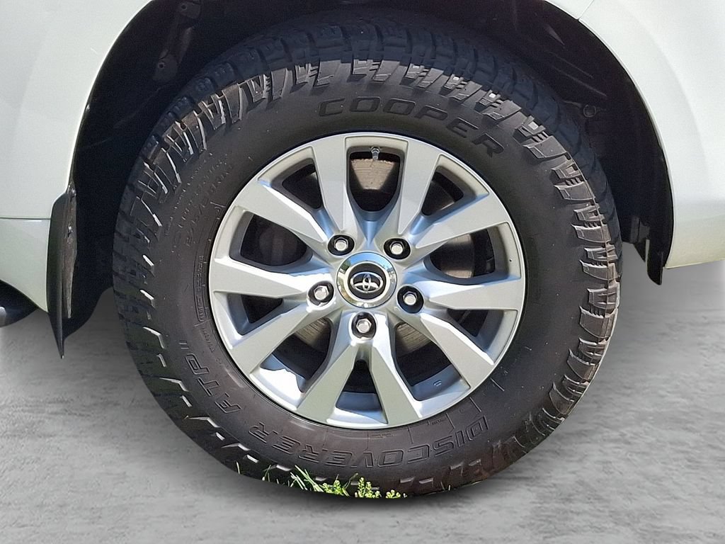 Used 2016 Toyota Land Cruiser w/ Four Season Floor Mat Package AWD/4WD image 5