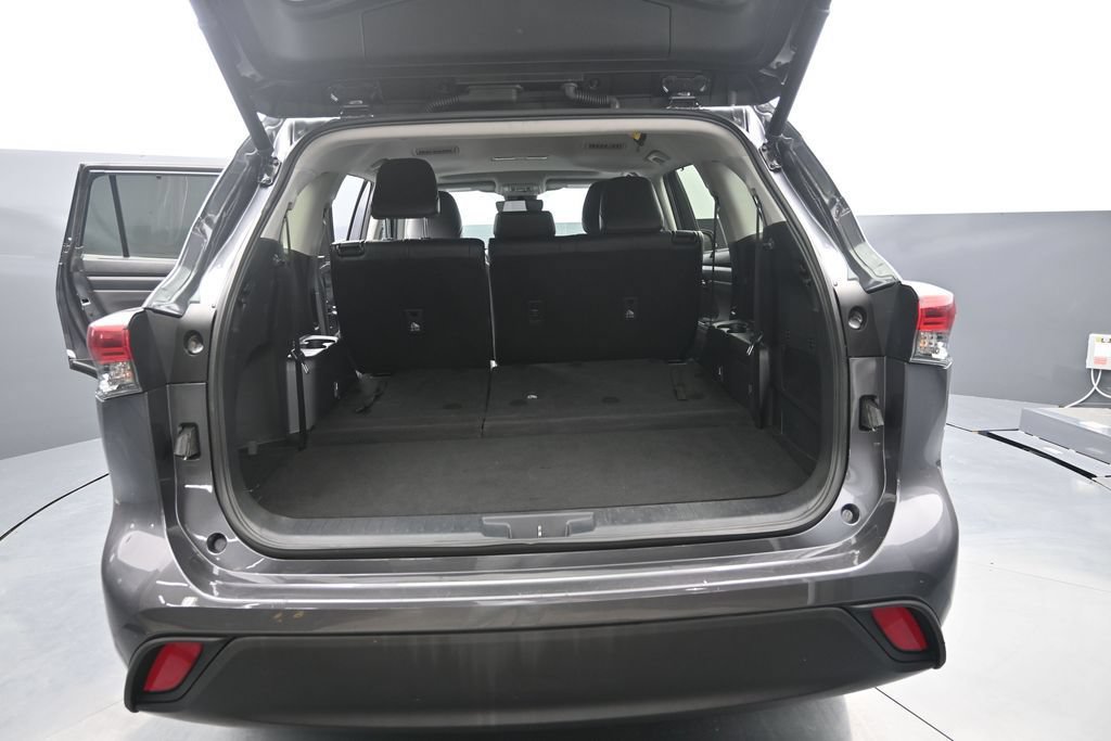 Used 2023 Toyota Highlander XLE AWD/4WD image 24