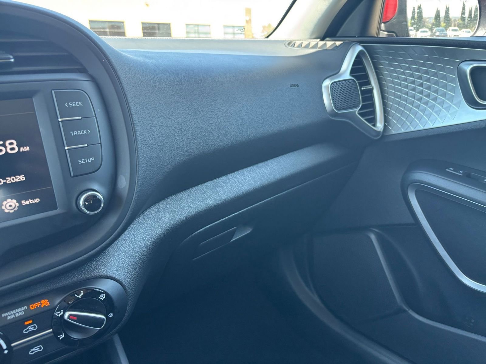 Used 2025 Kia Soul LX w/ LX Technology Package FWD image 33