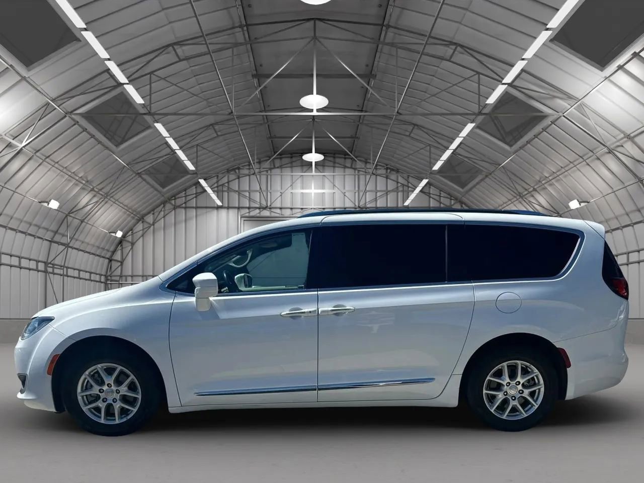 Used 2020 Chrysler Pacifica Touring-L FWD image 3