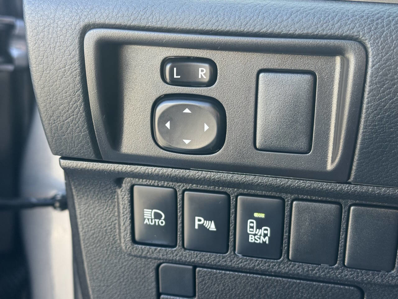 Used 2016 Lexus ES 350 w/ Luxury Package w/Wood Trim FWD image 12