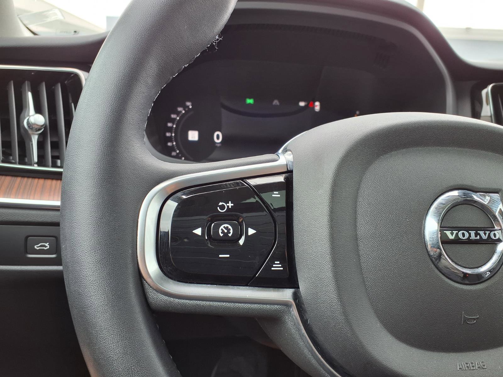 Certified 2024 Volvo XC60 B5 Plus w/ Climate Package image 29