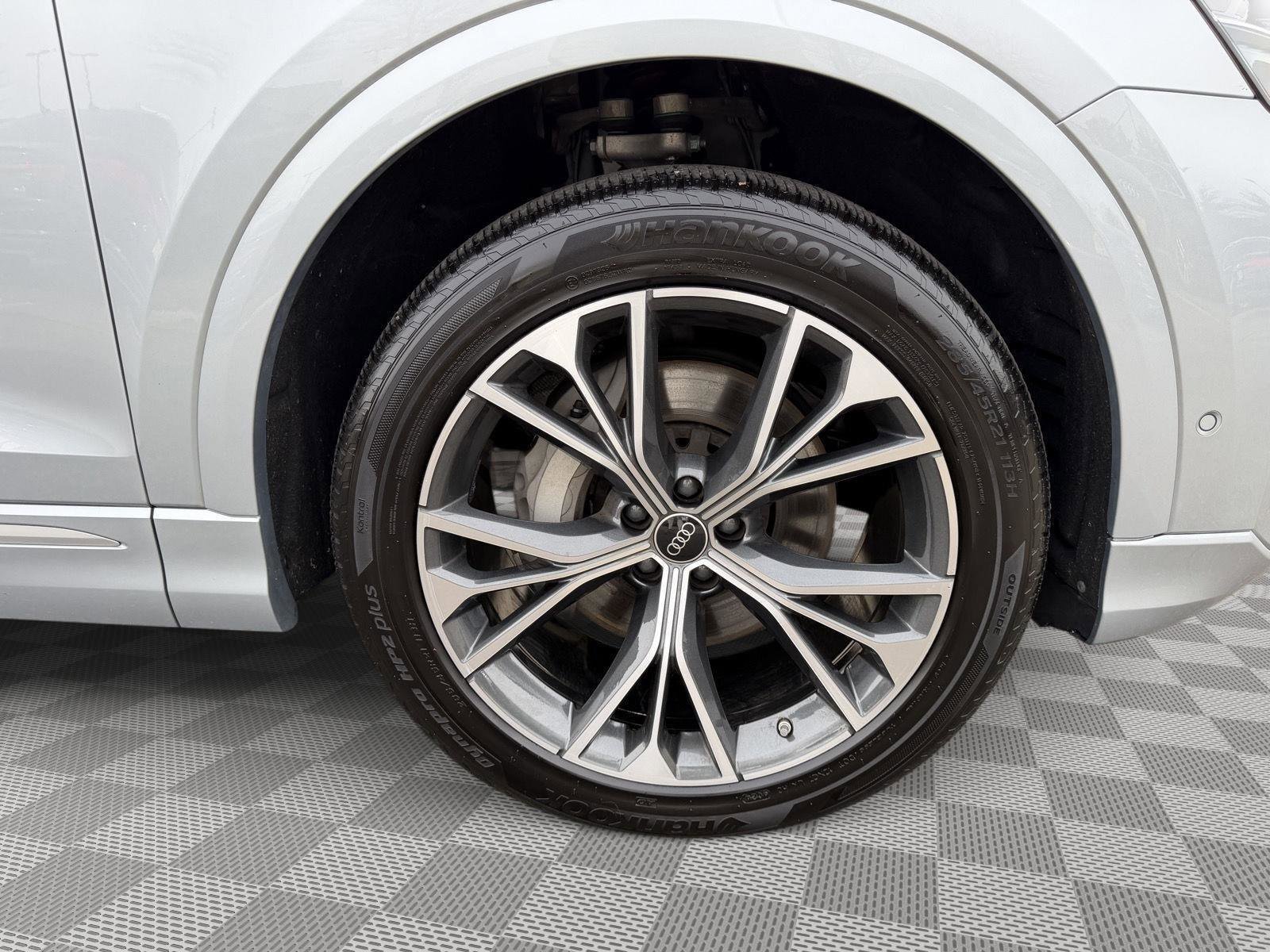 Used 2025 Audi Q8 Premium w/ Convenience Package image 10