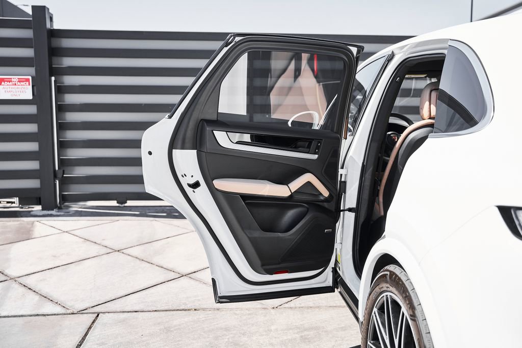 Used 2025 Porsche Cayenne image 25