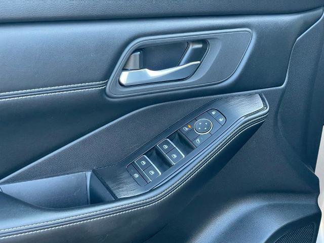 Certified 2025 Nissan Rogue SL image 13