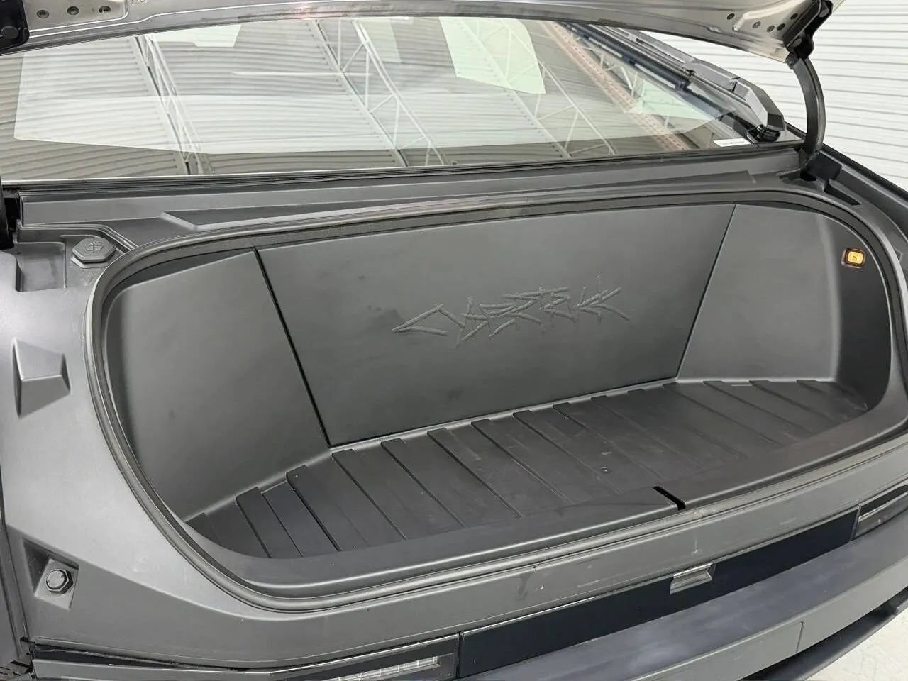 Used 2025 Tesla Cybertruck 2WD Crew Cab image 43