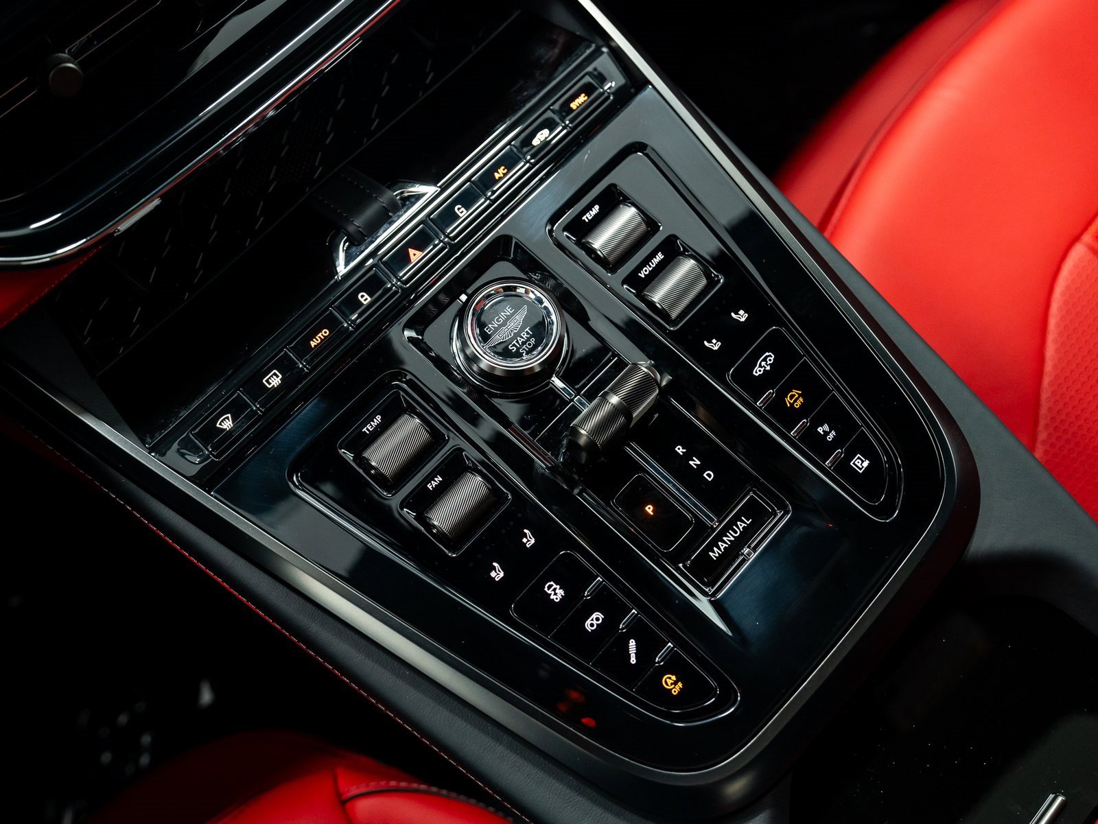 Used 2025 Aston Martin DBX 707 image 36