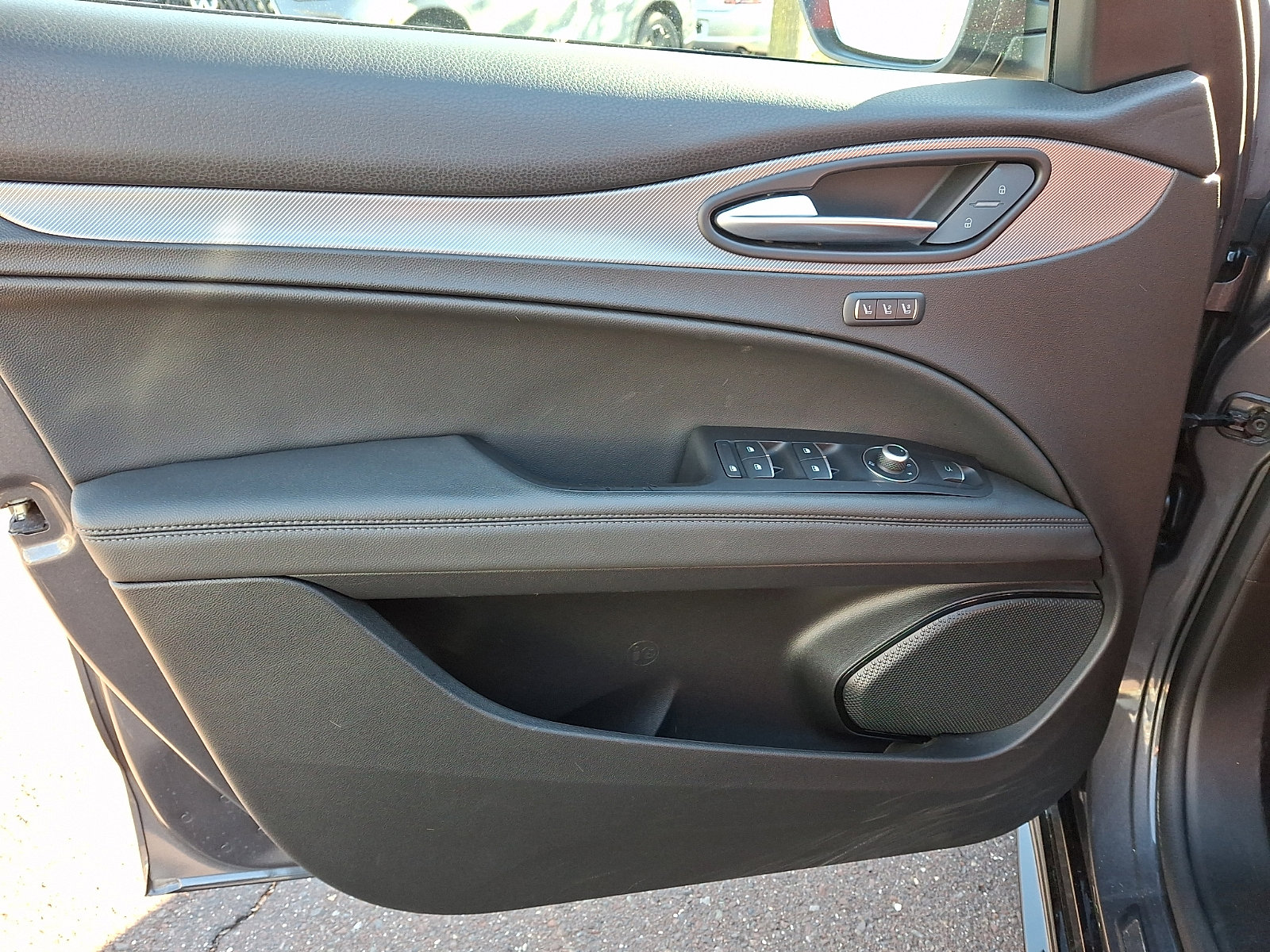 Used 2024 Alfa Romeo Stelvio Veloce AWD/4WD image 12