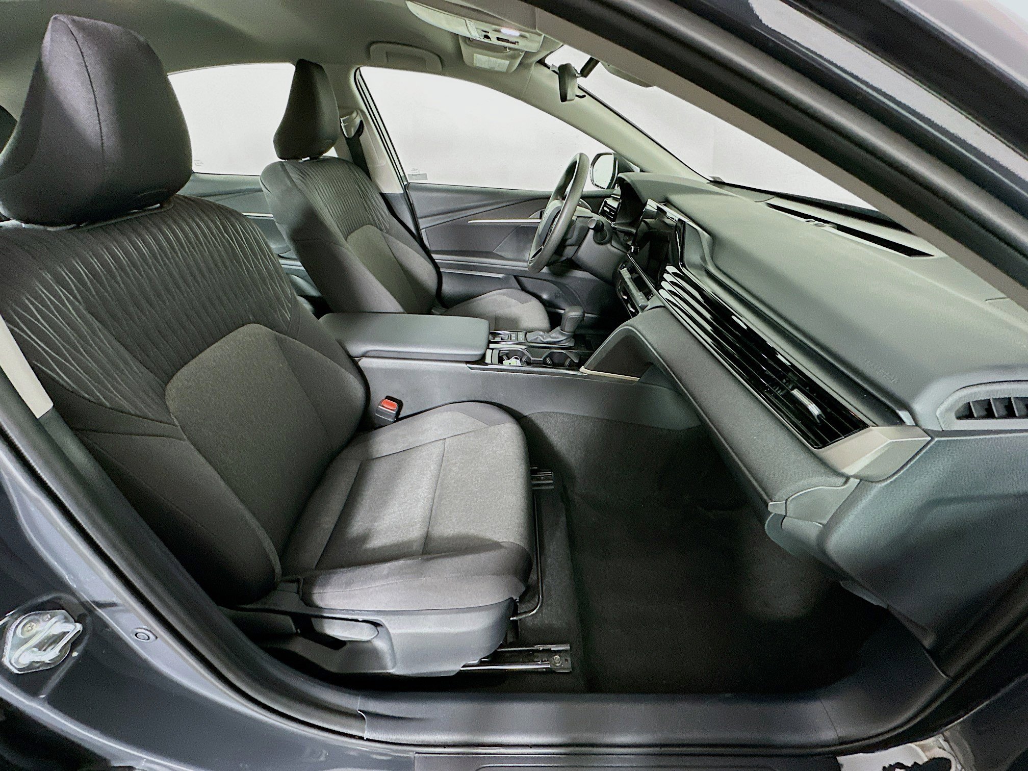 Used 2025 Toyota Camry LE image 32