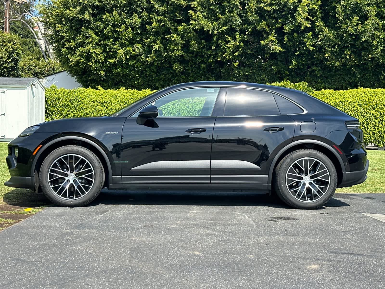 New 2026 Porsche Macan Electric RWD image 2