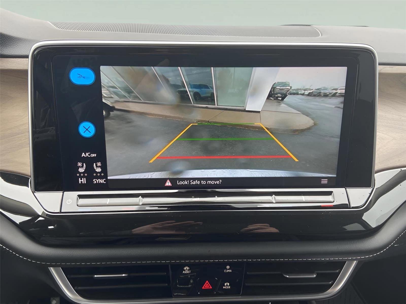 Used 2025 Volkswagen Atlas SE image 30