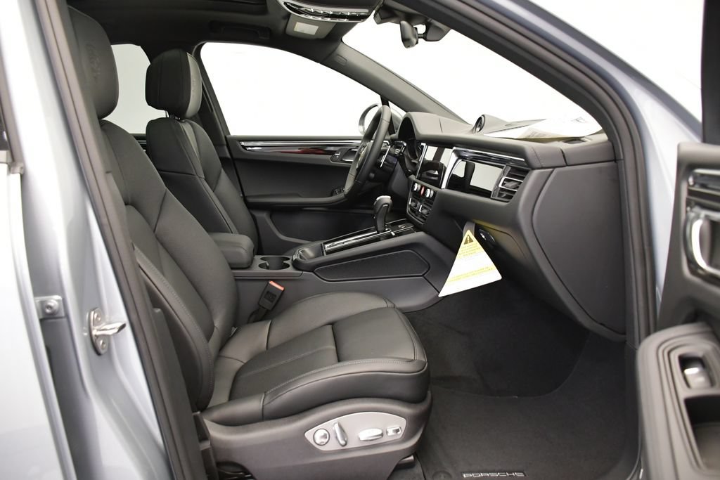 Certified 2026 Porsche Macan Turbo AWD/4WD image 51