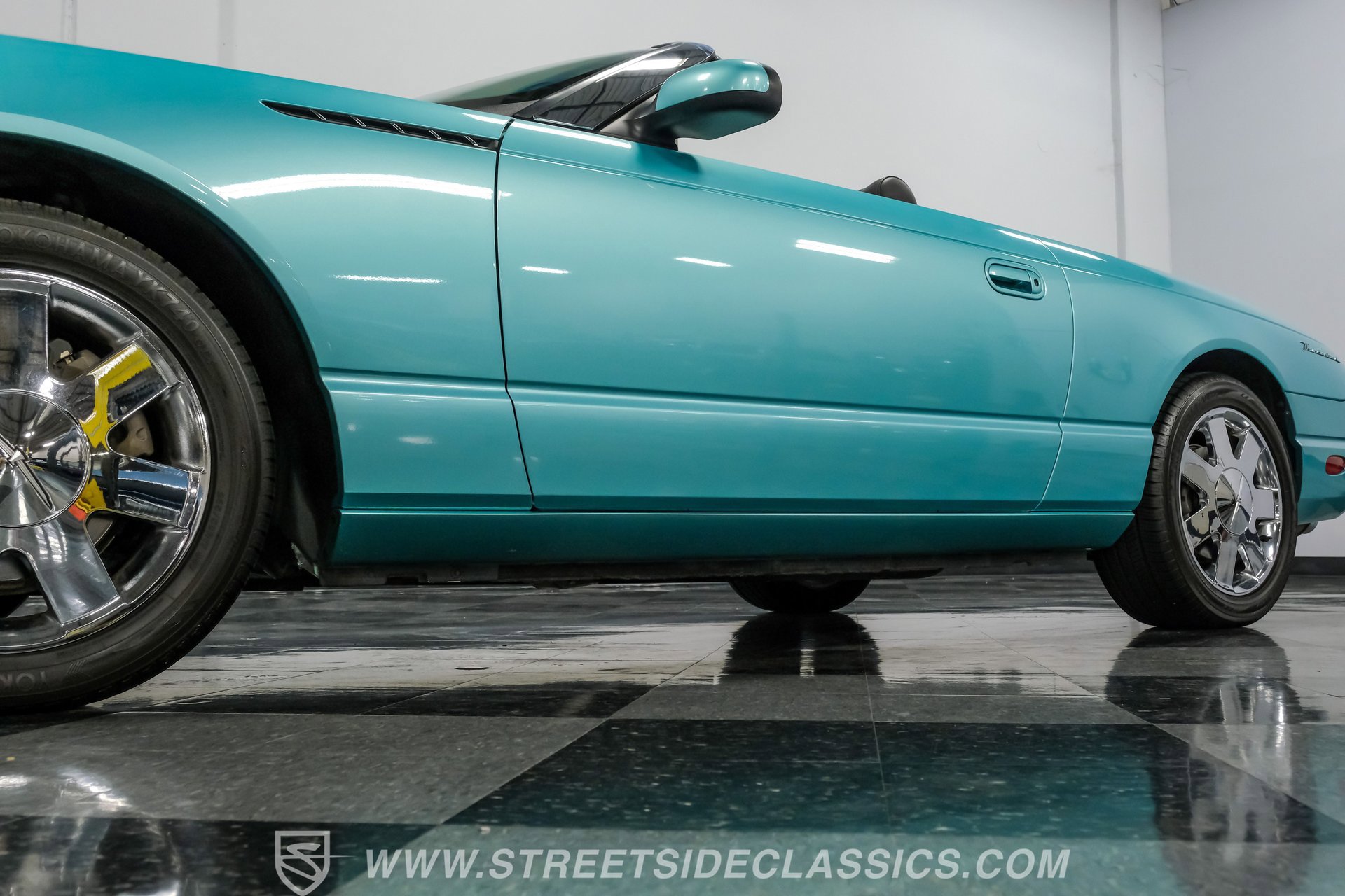 Used 2002 Ford Thunderbird RWD image 26