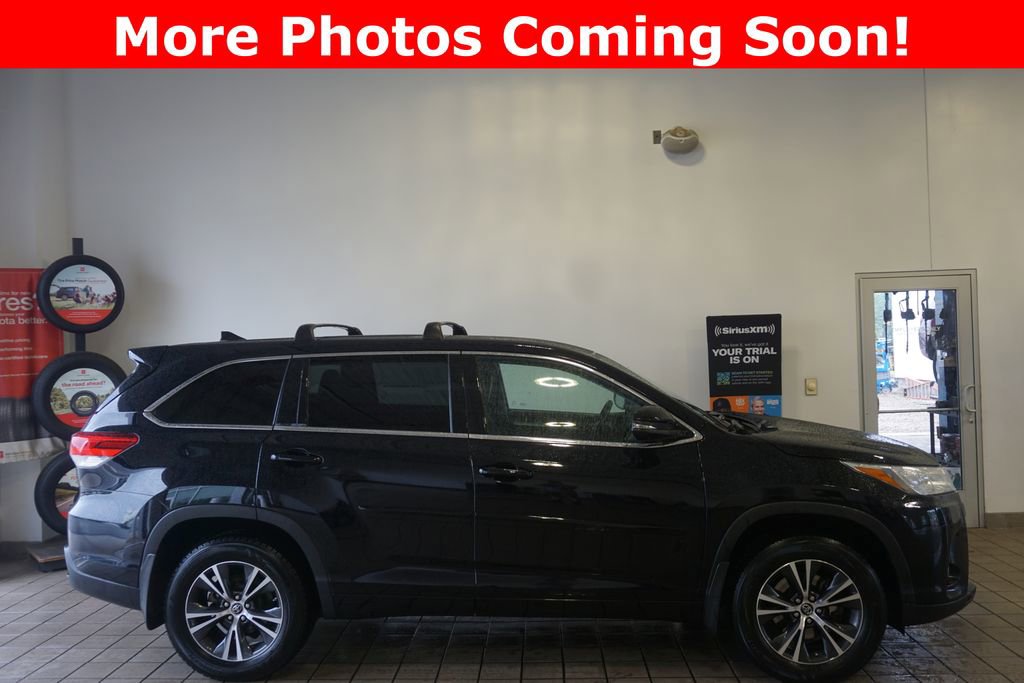 Used 2018 Toyota Highlander Plus AWD/4WD image 2
